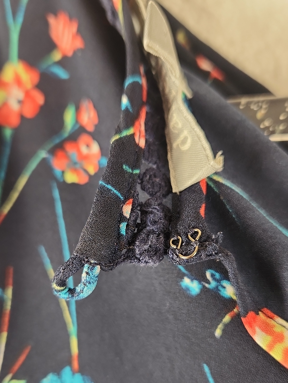 Daniel Rainn Navy Floral V-Neck Cap Sleeve Blouse - Picture 9 of 16